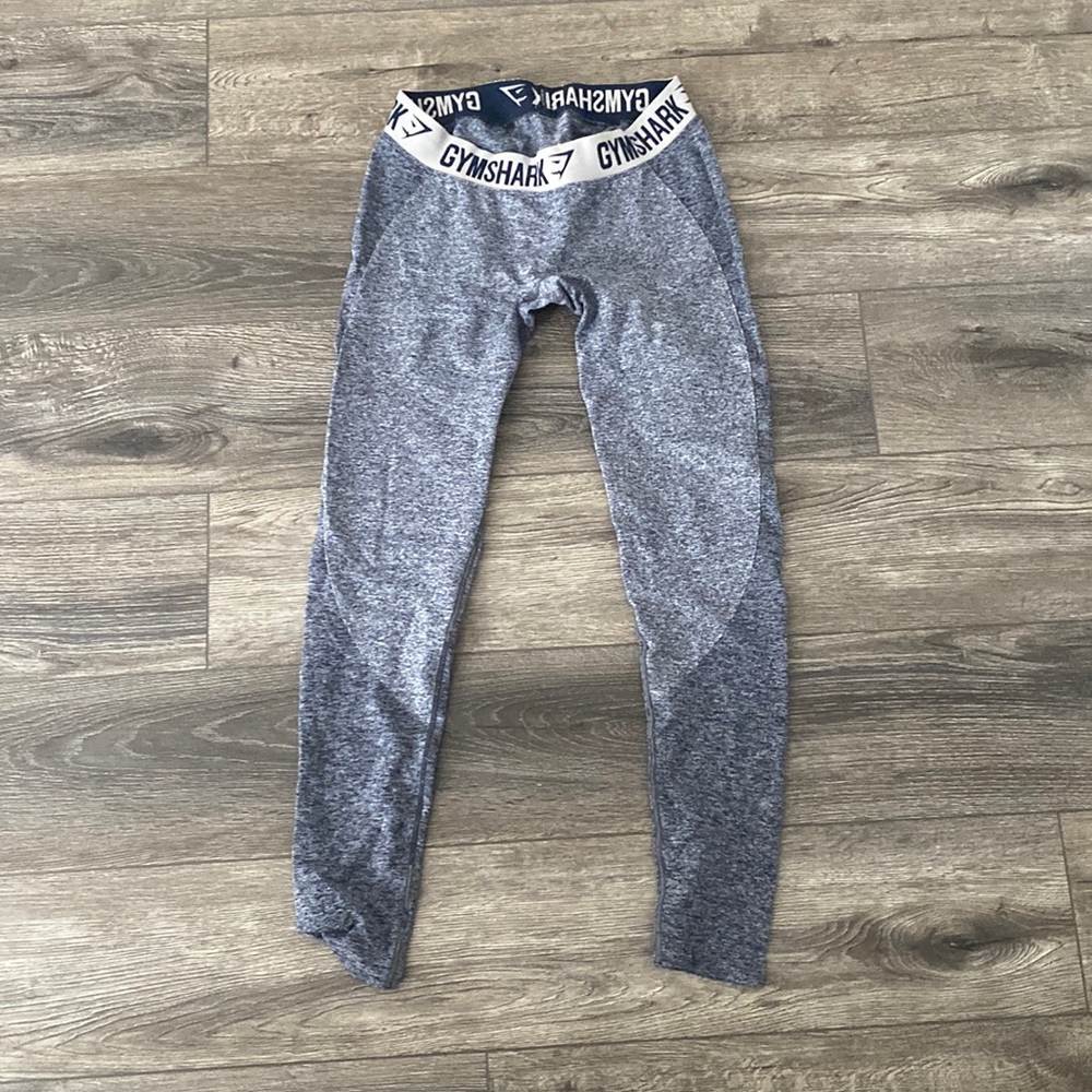 Gym shark leggings